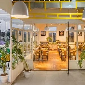 Bedzzz By Leisure Hotels, 1 Km From Dashwasamedh Ghat Hotel