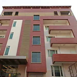 Hotel Capital O 4535 Uma Palace